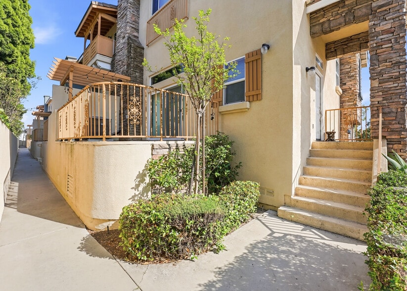 670 S Magnolia Ave, Anaheim, CA for sale - Building Photo - Image 3 of 12