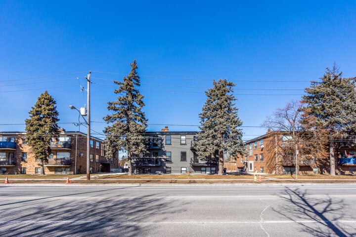 1744 Wilson Ave, Toronto, ON à vendre - Photo du bâtiment - Image 2 de 38