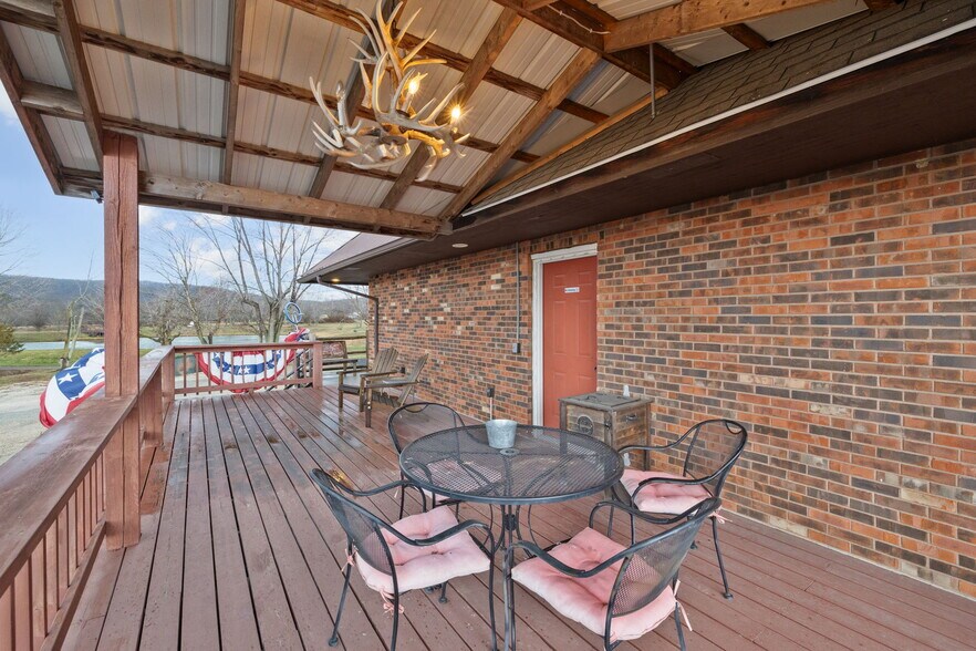 714 N Saint Mary St, Pilot Knob, MO à vendre - Photo du bâtiment - Image 1 de 83