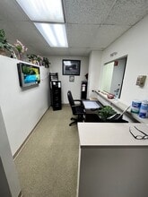 1900 E Northern Pky, Baltimore, MD for lease Interior Photo- Image 2 of 13