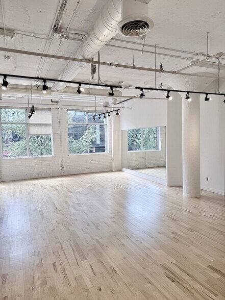 626 King St W, Toronto, ON à louer - Photo du bâtiment - Image 3 de 7