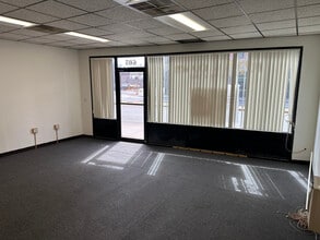 677-685 Main St, Waltham, MA à louer Photo intérieure- Image 2 de 12