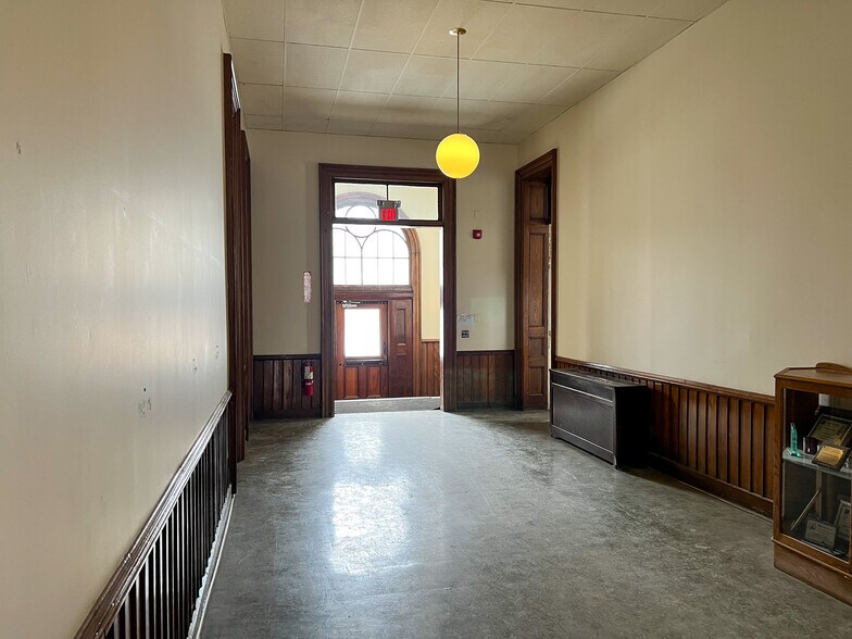 2 Federal St, Saint Albans, VT à vendre - Photo du bâtiment - Image 3 de 10