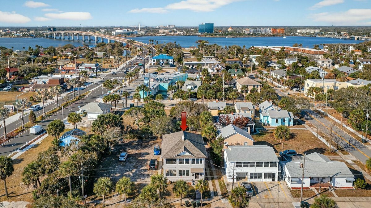 212 S Oleander Ave, Daytona Beach, FL à vendre Photo principale- Image 1 de 11