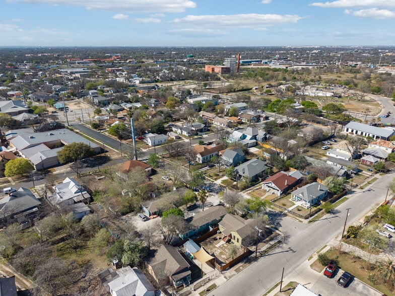 204 Hunstock Ave, San Antonio, TX à vendre - Photo du bâtiment - Image 3 de 15