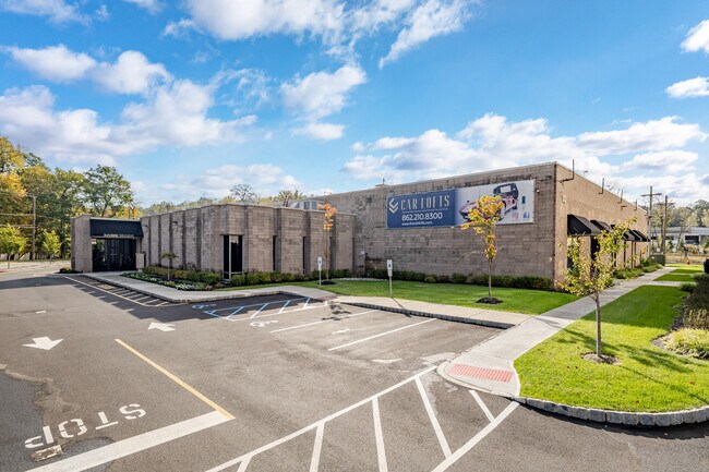 Plus de détails pour 10 Kingsbridge Rd, Fairfield, NJ - Bureau à louer