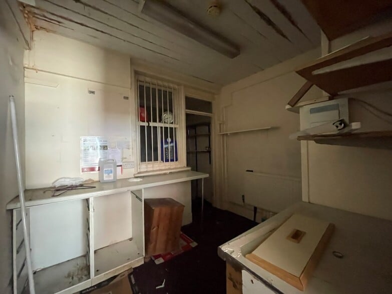 1 Howard Street North, Great Yarmouth for sale - Interior Photo - Image 2 of 6