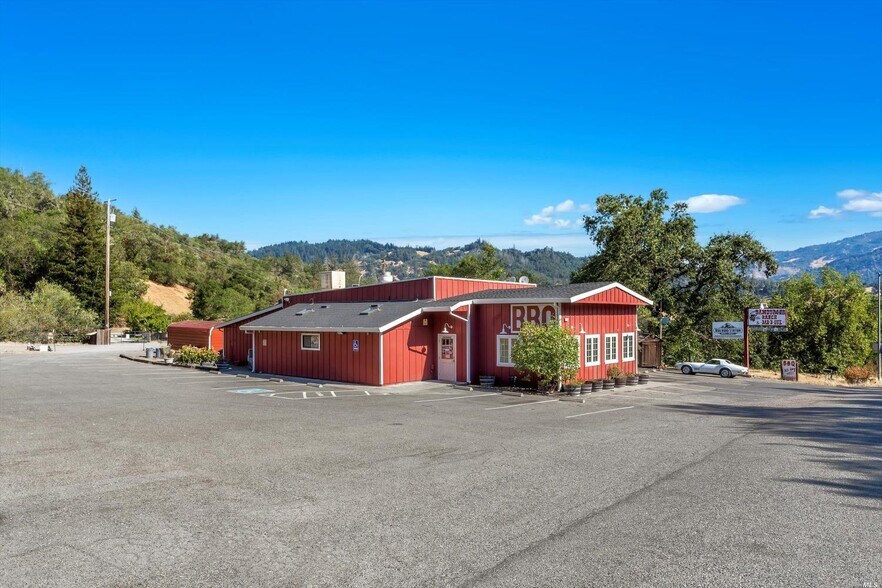 31195 N Redwood Hwy, Cloverdale, CA for sale - Primary Photo - Image 1 of 1