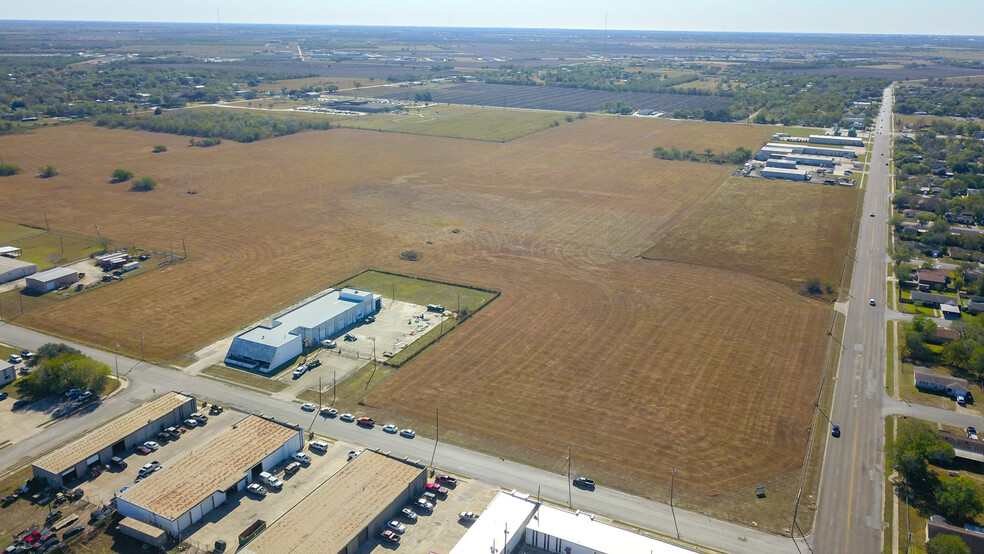 3701 and 3804 Rio Grande and Lone Tree, Victoria, TX à vendre - Photo du b timent - Image 3 de 11