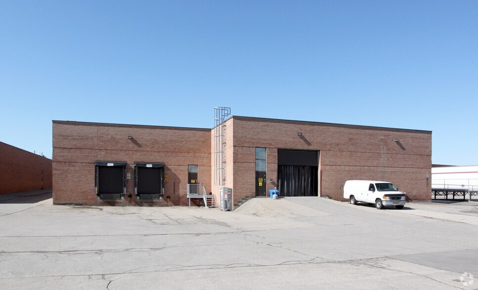 6185 Kestrel Rd, Mississauga, ON à louer - Photo du bâtiment - Image 3 de 3