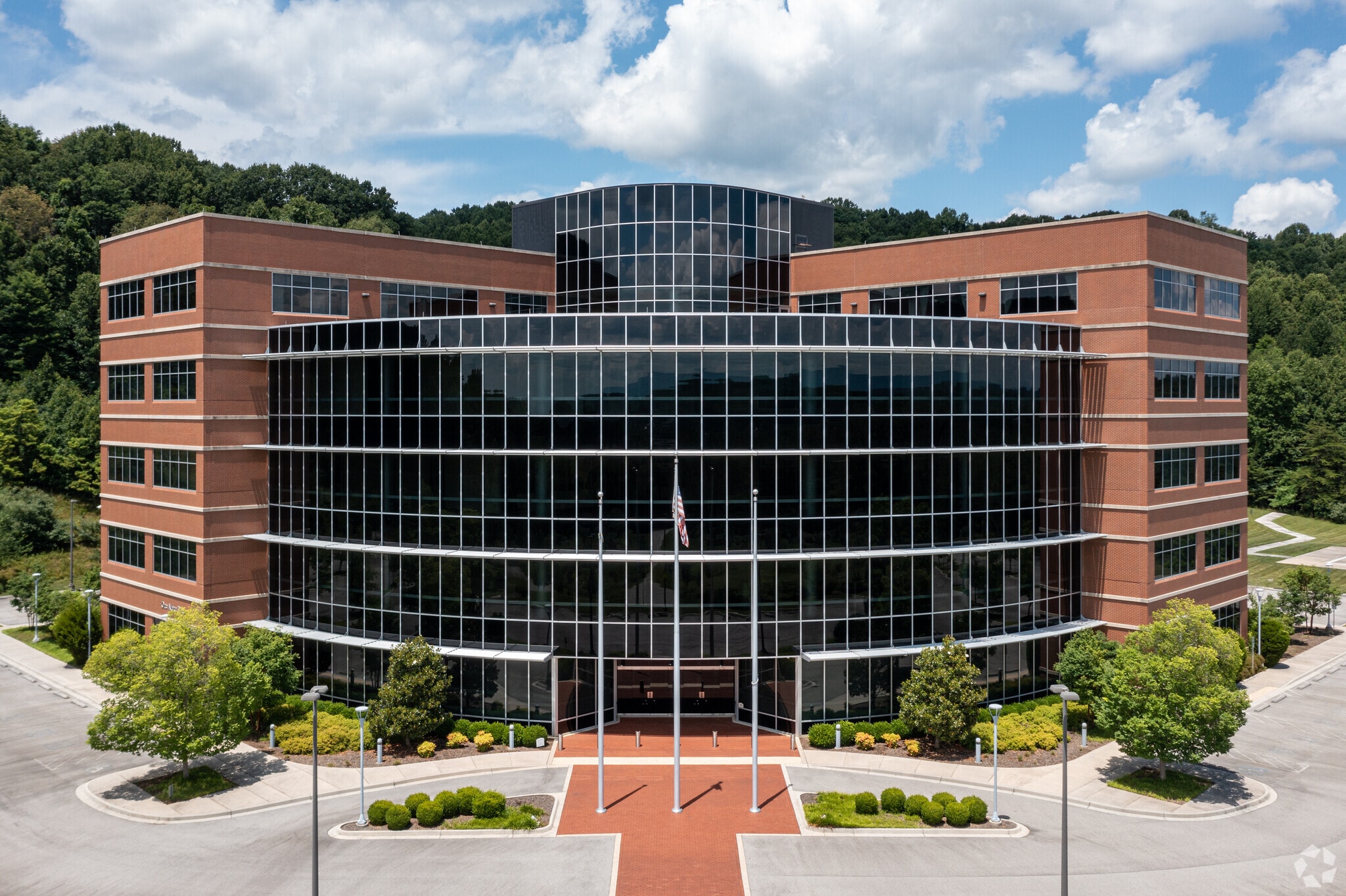 201 Resting Tree Dr, Bristol, VA for lease Building Photo- Image 1 of 55