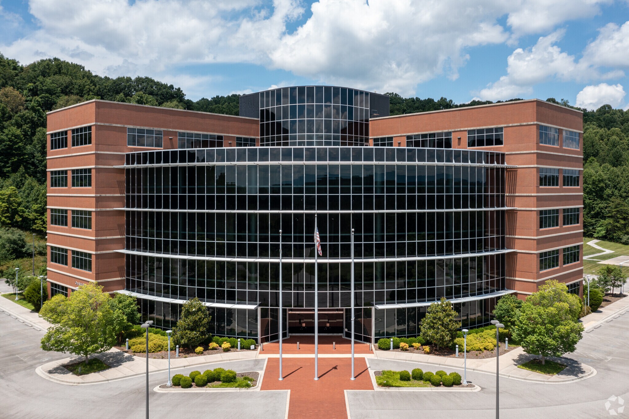 201 Resting Tree Dr, Bristol, VA à louer Photo du bâtiment- Image 1 de 55