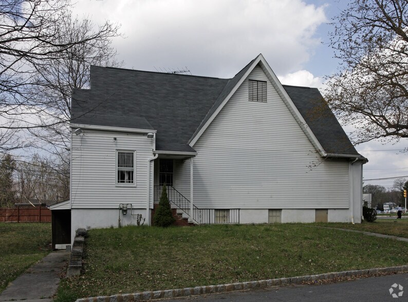 2 Old Rd, Livingston, NJ à vendre - Photo du bâtiment - Image 2 de 5