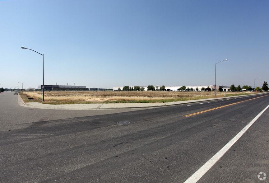 500 Vaughn Rd, Dixon, CA for sale - Building Photo - Image 3 of 7