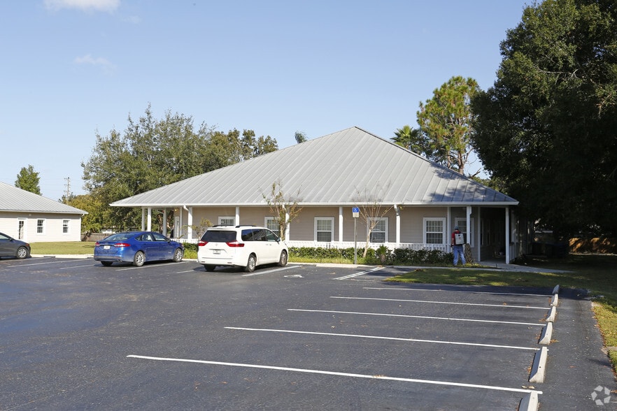 9851 State Road 54, New Port Richey, FL for lease - Primary Photo - Image 1 of 3