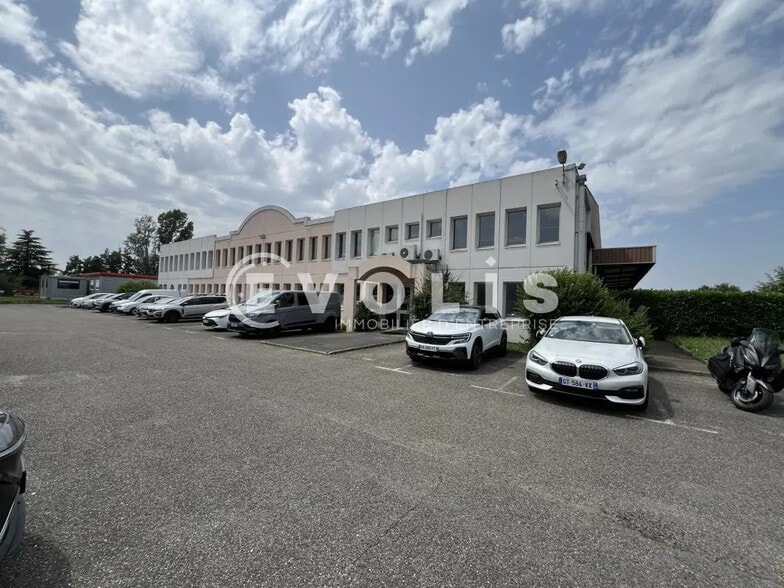 Flex dans SAINT-SYMPHORIEN-D'OZON à louer - Photo du bâtiment - Image 3 de 13