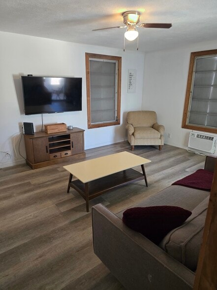 110 Freesia Street, Everglades City, FL for sale - Interior Photo - Image 3 of 15