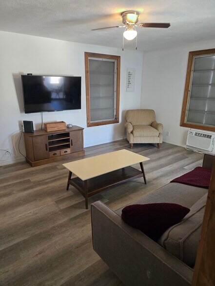 110 Freesia Street, Everglades City, FL à vendre - Photo intérieure - Image 3 de 15