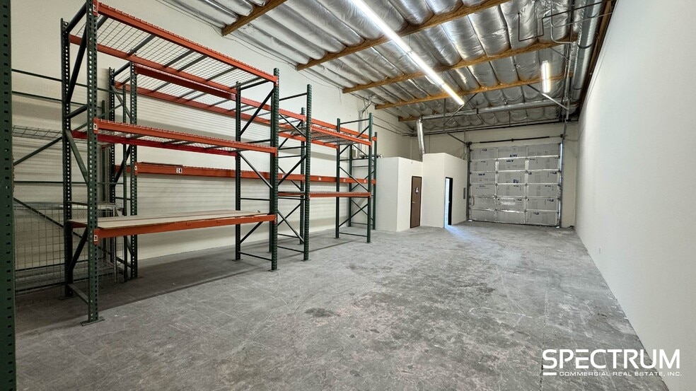 15414 Cabrito Rd, Van Nuys, CA for lease - Building Photo - Image 2 of 7
