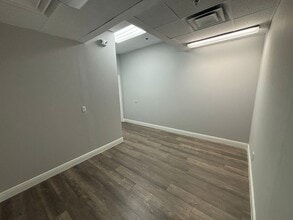 2121 S Hiawasee Rd, Orlando, FL à louer Photo intérieure- Image 2 de 4