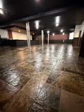 8122 Gateway Blvd NW, Edmonton, AB à louer Photo intérieure- Image 1 de 21