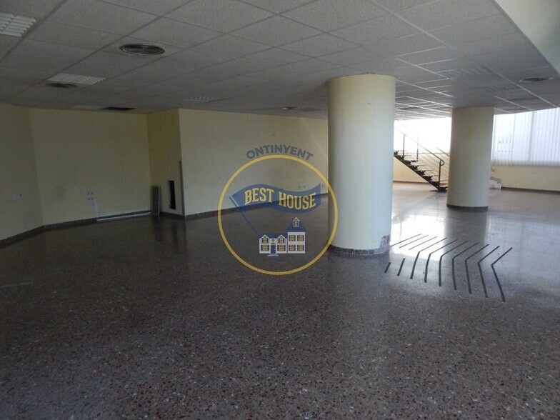 Commerce de détail dans Ontinyent, Valencia à louer - Photo du bâtiment - Image 2 de 29