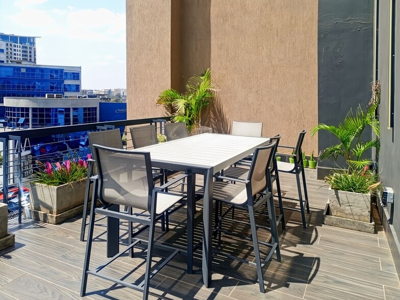 9452 51 Av NW, Edmonton, AB à louer - Photo intérieure - Image 3 de 13