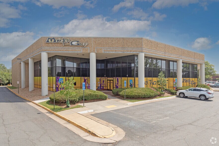 14130 Sullyfield Cir, Chantilly, VA à louer - Photo du bâtiment - Image 3 de 4