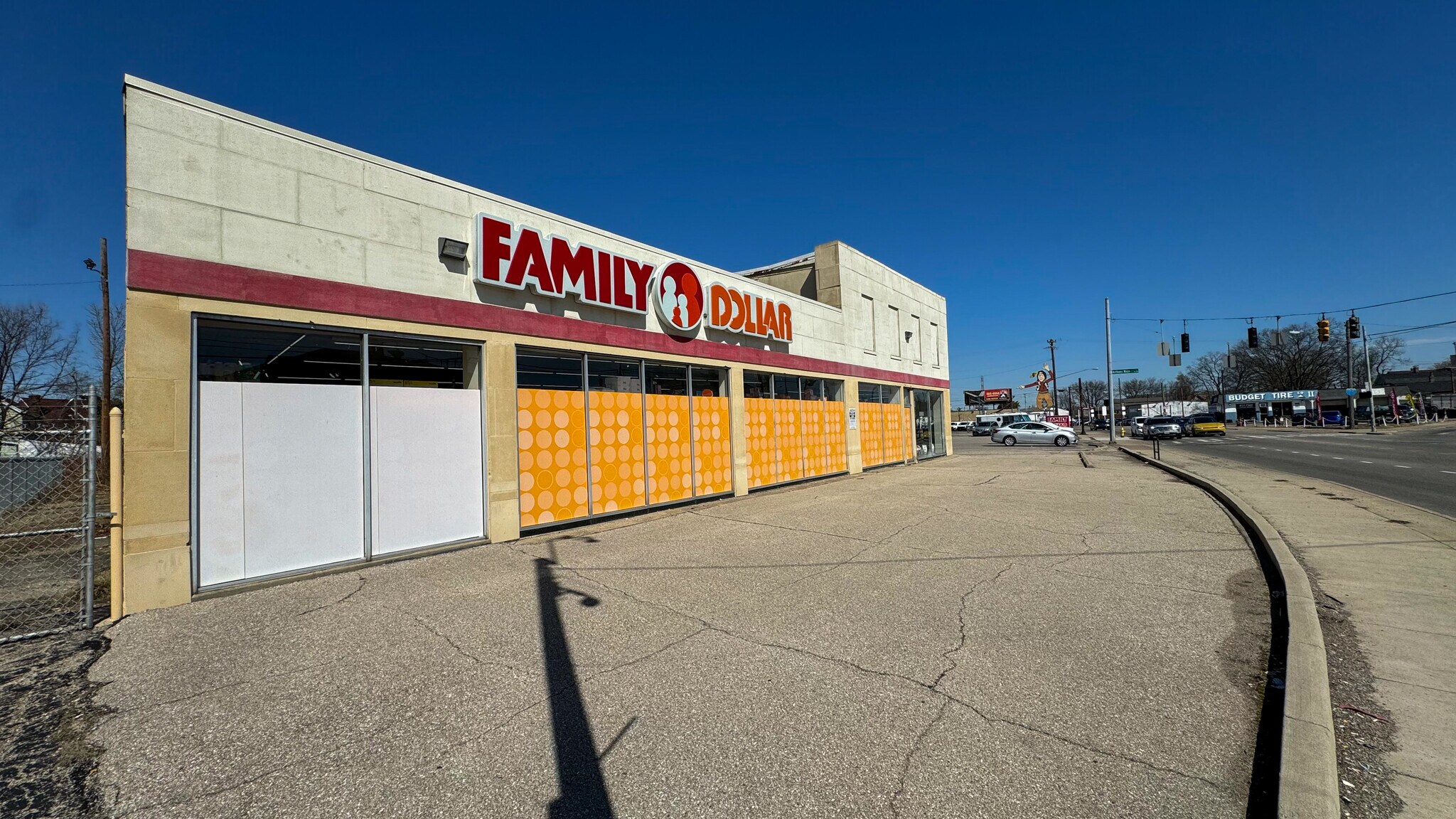 7439 Vine St, Cincinnati, OH à vendre Photo du bâtiment- Image 1 de 14