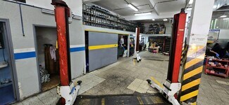 Plus de détails pour Multi-résidentiel à vendre