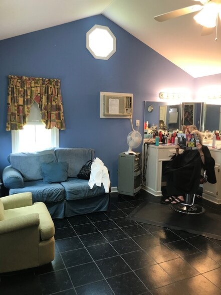 510 Lancaster Rd, Pikeville, NC for lease - Interior Photo - Image 3 of 5