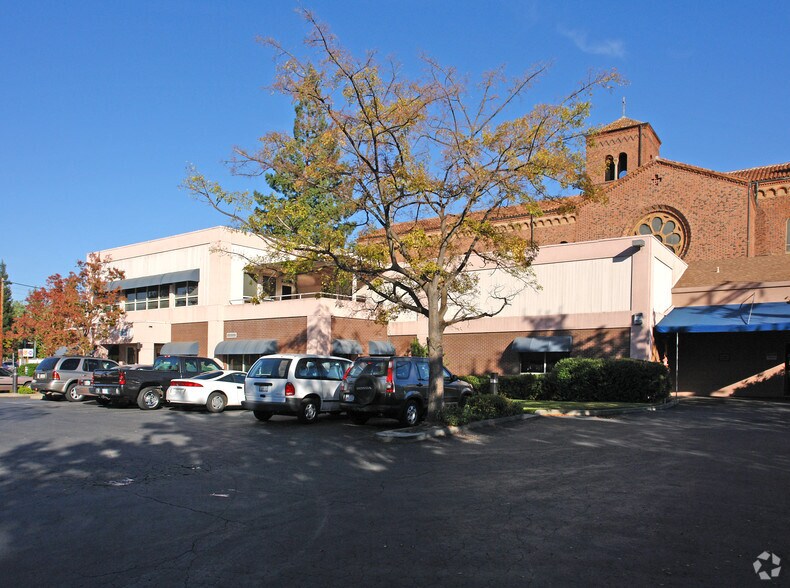 3810 J St, Sacramento, CA à vendre - Photo du bâtiment - Image 3 de 22