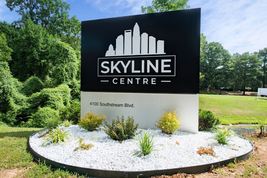 4100 S Stream Blvd, Charlotte, NC à louer - Photo du bâtiment - Image 2 de 27