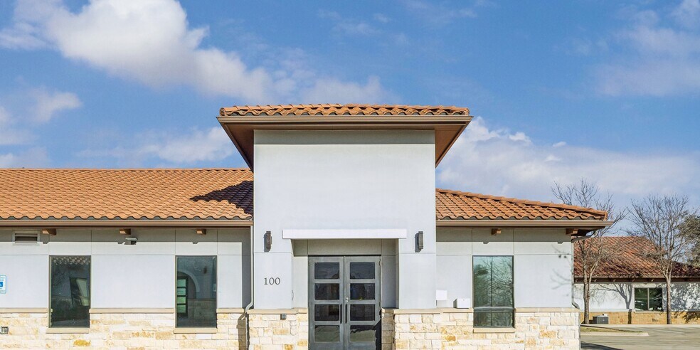 1779 E Whitestone Blvd, Cedar Park, TX à louer - Photo du bâtiment - Image 2 de 9