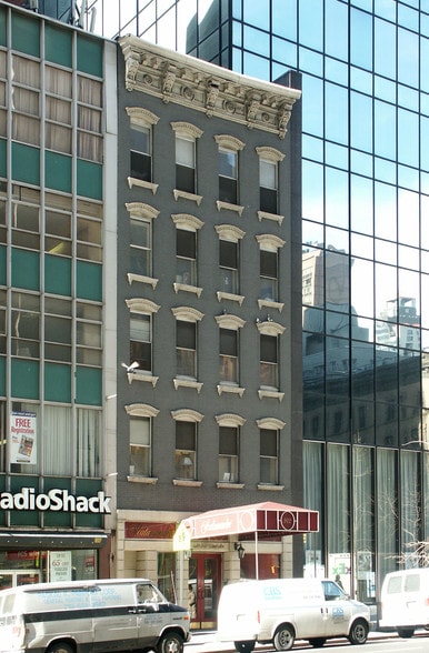 942 Third Ave, New York, NY for lease - Building Photo - Image 1 of 7