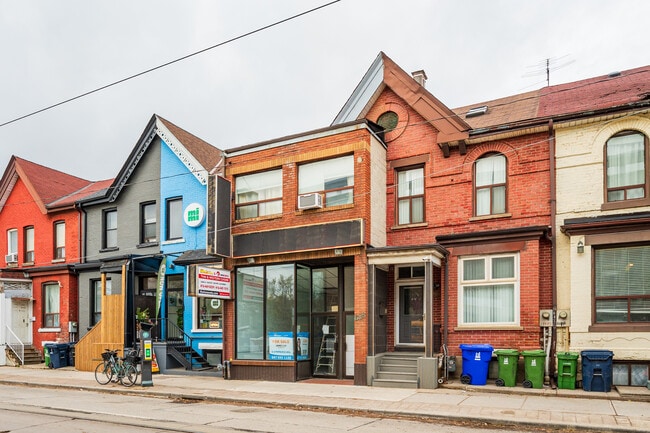 More details for 688 Gerrard St E, Toronto, ON - Retail for Sale