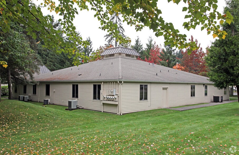 402 Black Hills Ln SW, Olympia, WA à vendre - Photo du bâtiment - Image 2 de 11