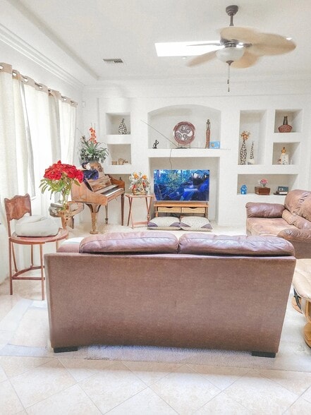 28428 N Rambling Rock Ct, Wittmann, AZ for sale - Interior Photo - Image 3 of 8