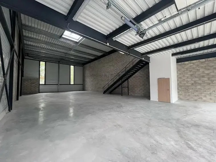 27 Avenue Du Gros Chêne, Herblay-sur-Seine for lease - Interior Photo - Image 2 of 3