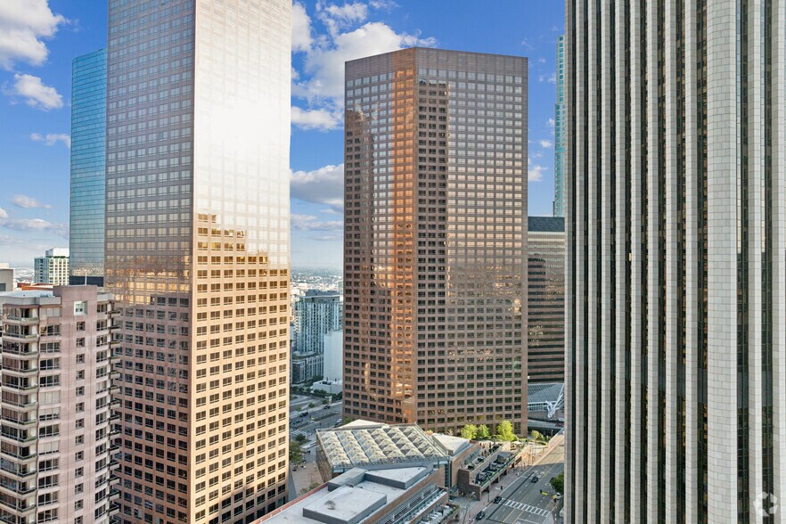 355 S Grand Ave, Los Angeles, CA à louer - Photo du bâtiment - Image 2 de 5