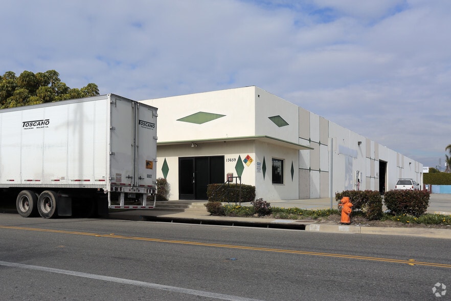 13659 Excelsior Dr, Santa Fe Springs, CA for lease - Building Photo - Image 3 of 5