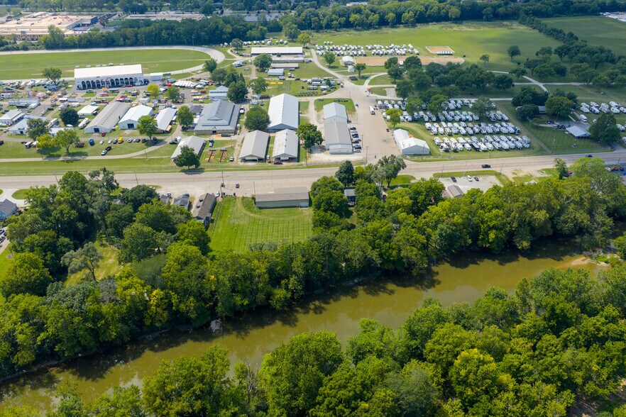 1001 N County Road 25A, Troy, OH à vendre - Photo du bâtiment - Image 2 de 32