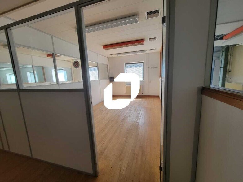 Office in Mennecy for lease - Interior Photo - Image 2 of 5