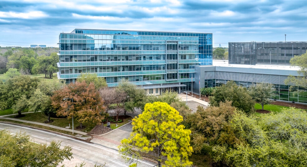 1345 Enclave Pky, Houston, TX à louer - Photo du bâtiment - Image 1 de 9