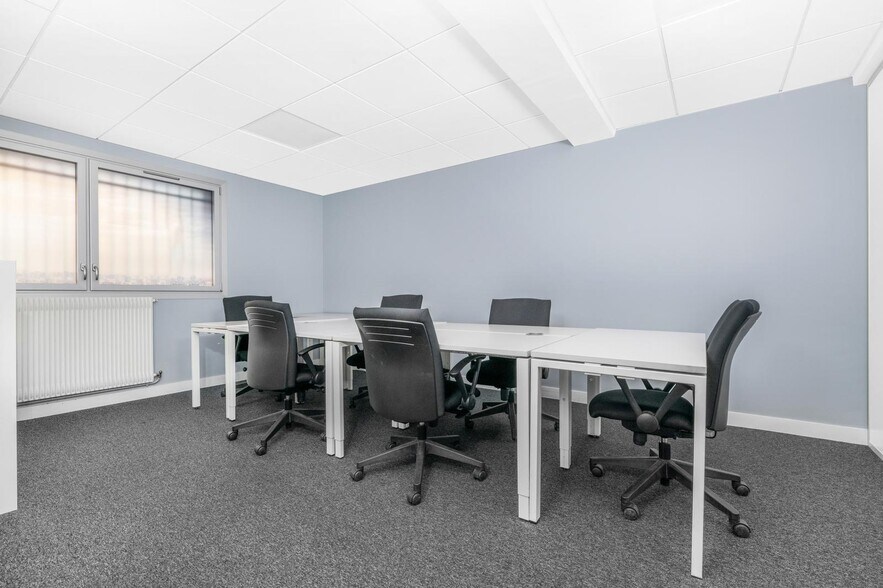 7 Rue Le Bouvier, Bourg-la-Reine for lease - Interior Photo - Image 2 of 17