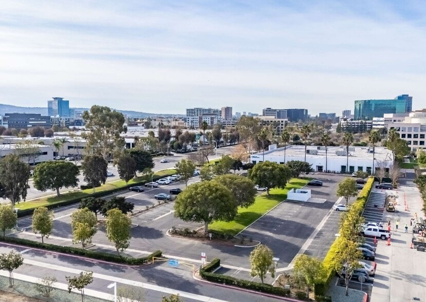 17861 Von Karman Ave, Irvine, CA for lease - Building Photo - Image 3 of 4