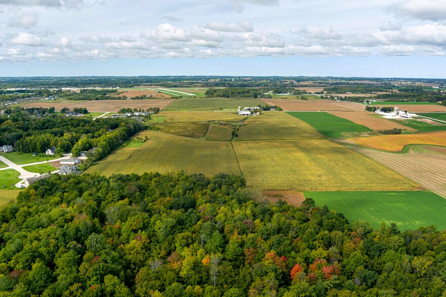 2903 County Road B, Manitowoc, WI for sale - Primary Photo - Image 3 of 4