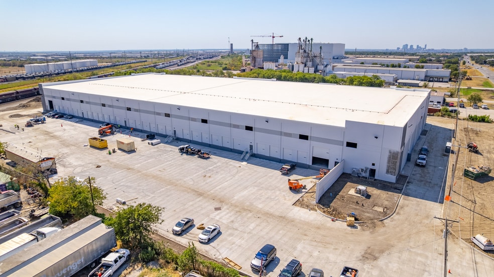 5260 Blue Mound Rd, Fort Worth, TX for lease - Building Photo - Image 2 of 18
