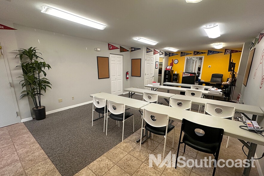 2602-2630 SE Willoughby Blvd, Stuart, FL for lease - Building Photo - Image 2 of 7