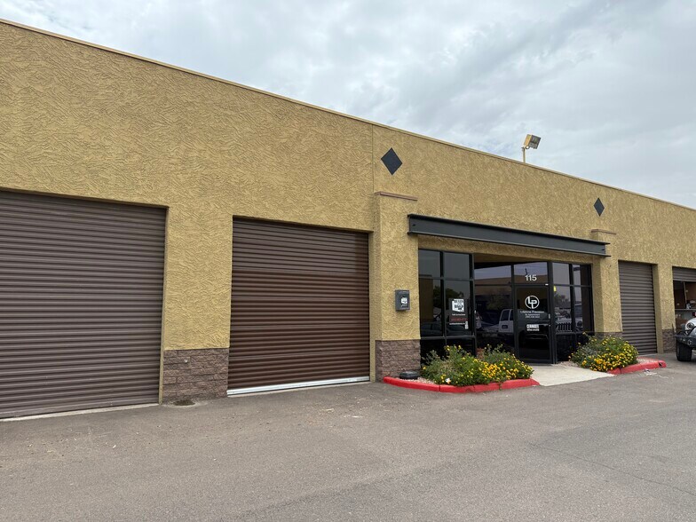 751 N Monterey St, Gilbert, AZ for lease - Building Photo - Image 1 of 7